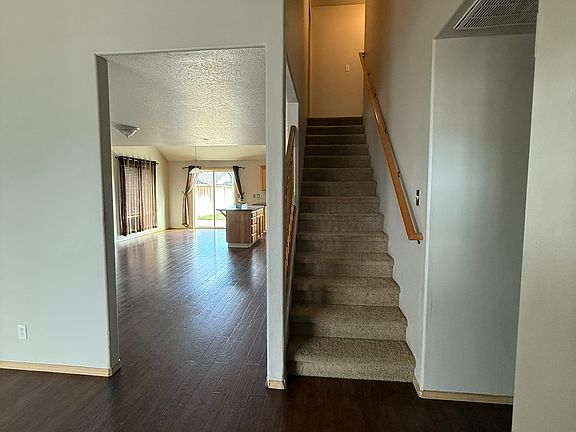 4th image of 5704 Taft Dr