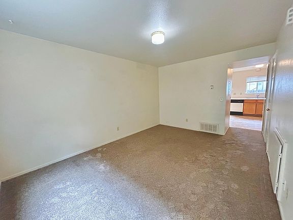 4th image of 3931 Pheasant Dr #2