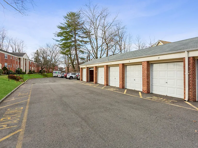 390 Morris Ave #29 — Photo 17