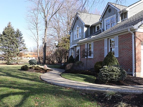 3rd image of 100 Pheasantlake Dr