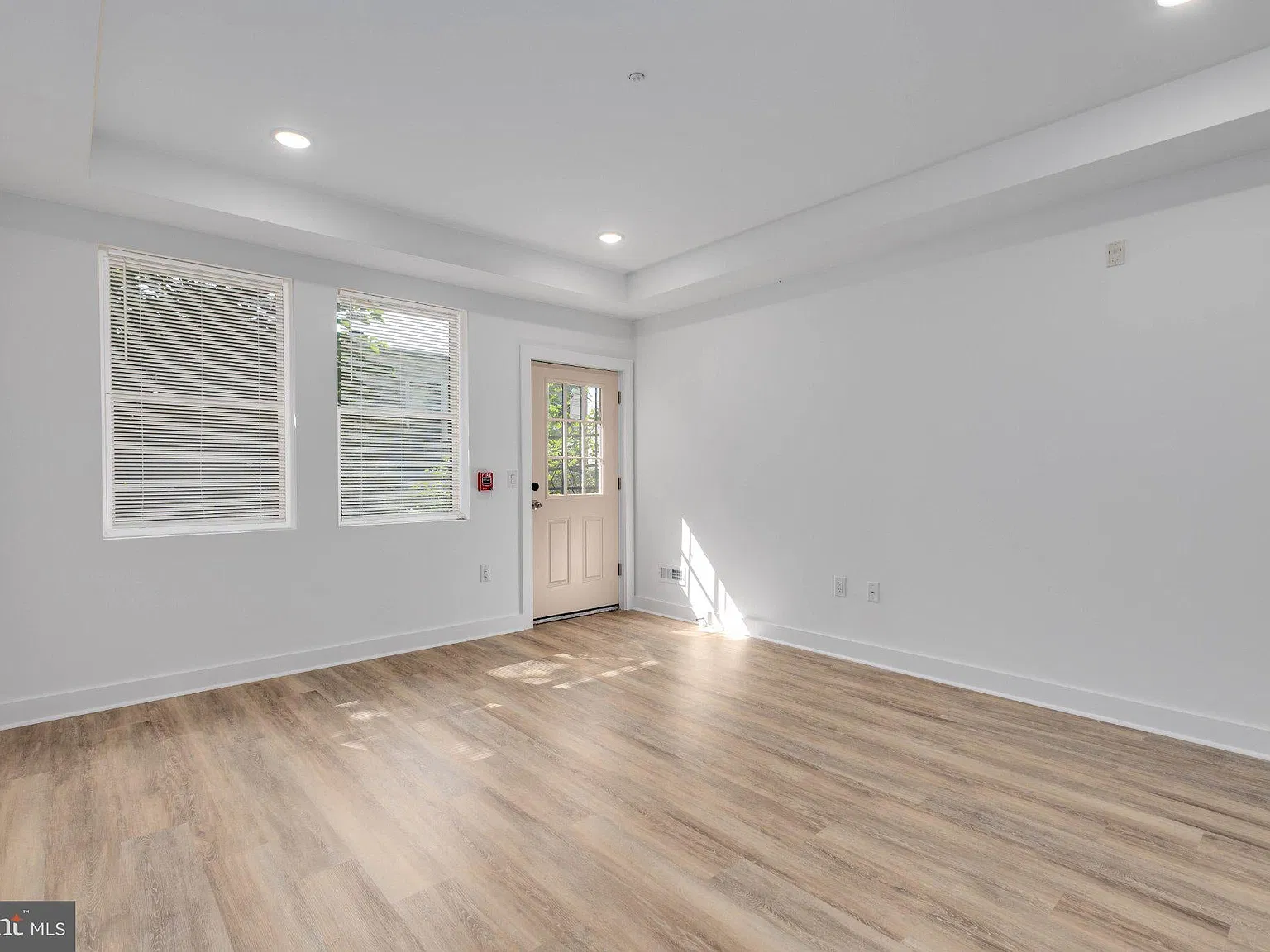 1 bed, 1000 sqft, $1,800 — Photo 3