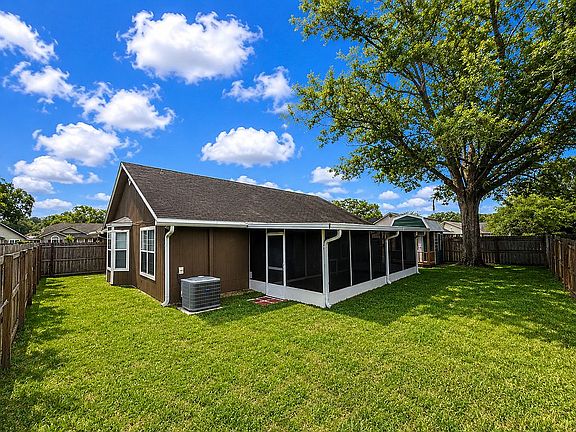 2nd image of 8418 Rockridge Dr