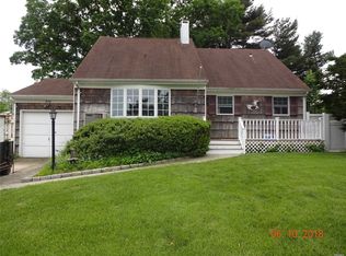 20 Saxon Rd, Centereach, NY 11720