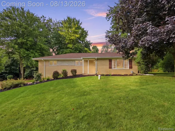 197 Perrydale St, Rochester Hills, MI 48306