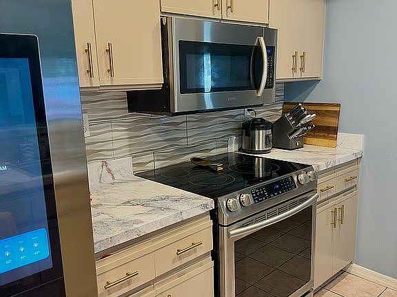 2nd image of 309 Silas Ct