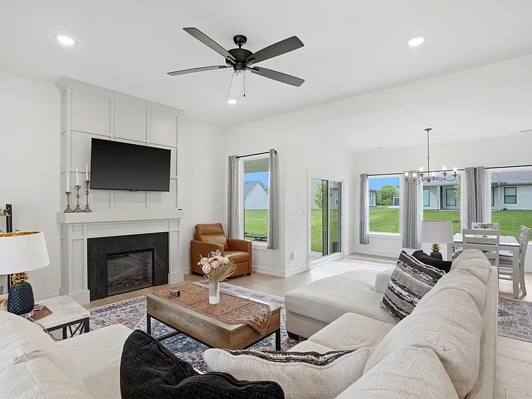 2305 N Traveller Dr — Photo 6