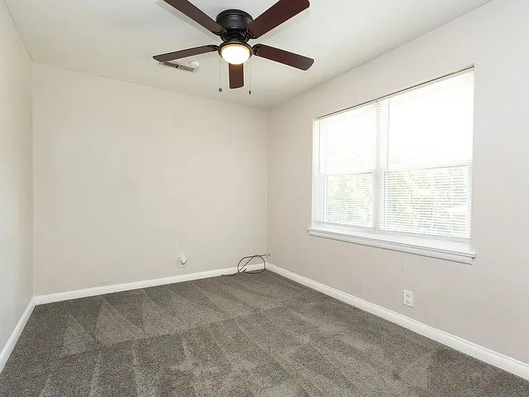305 Sunrise Ln #C — Photo 13