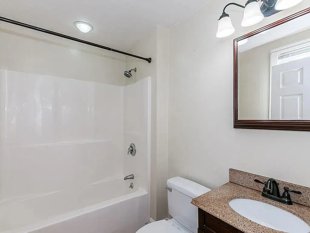 860 Harris Avenue - 1 — Photo 4