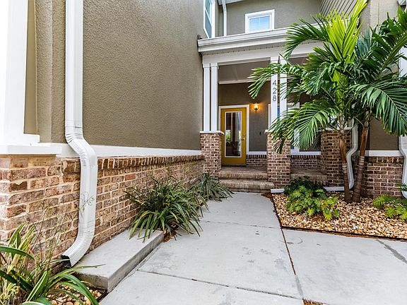 4th image of 428 11th Ave NE #428