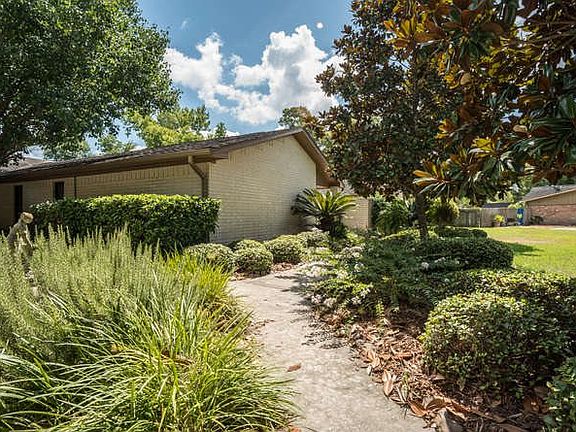 3rd image of 3808 Huntwick Dr