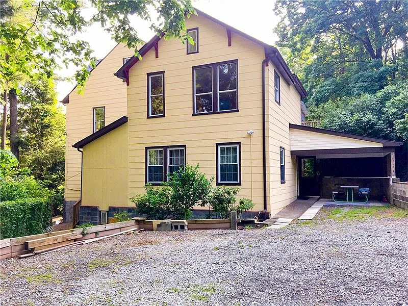 62 Lawrence St photo 1