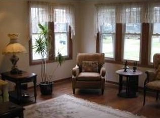 380 Blackhawk Rd, Riverside, IL 60546