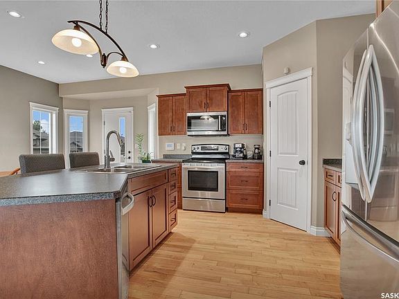 5th image of 121 Kinsmen Cres