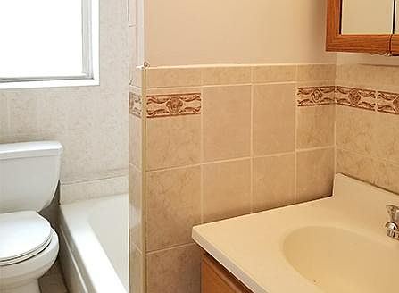 5th image of 2562 Yates Ave