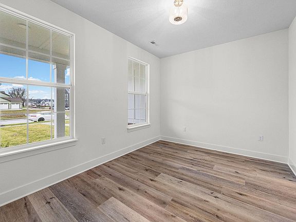 5th image of 109 Parkerwood Ln