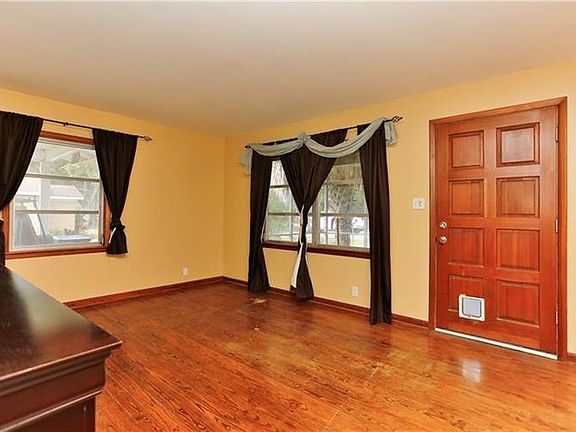 2nd image of 8123 N Packwood Ave