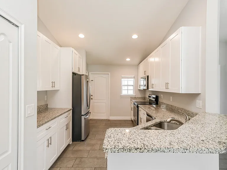 433 Bloomfield Dr — Photo 6