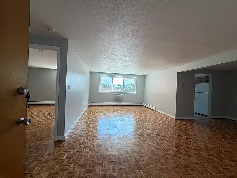 138 Store Ave #2P — Photo 1