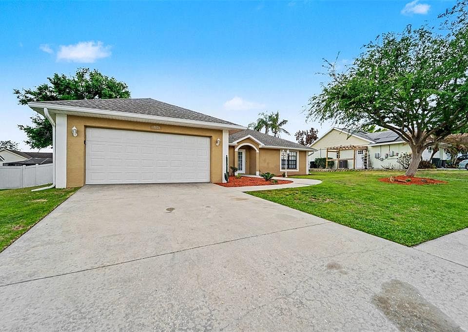 1st image of 38820 Berta Dr