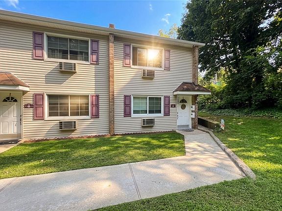 3rd image of 3747 Amboy Rd APT 1B