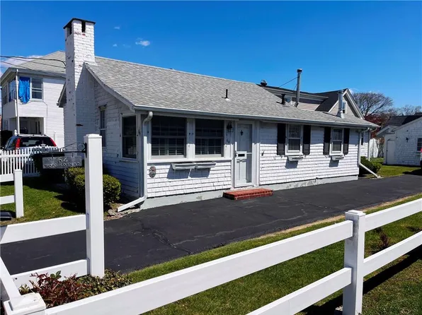 64 Woodhaven Rd, Pawtucket, RI 02861