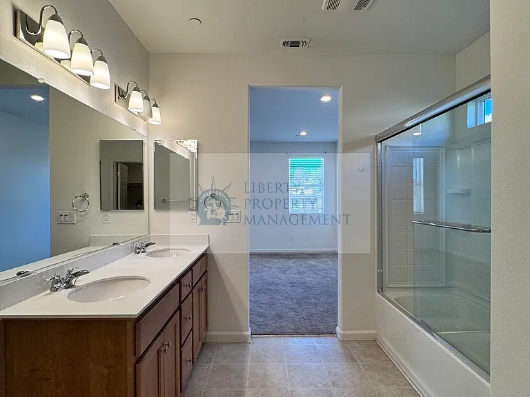 7216 E University Ave — Photo 11