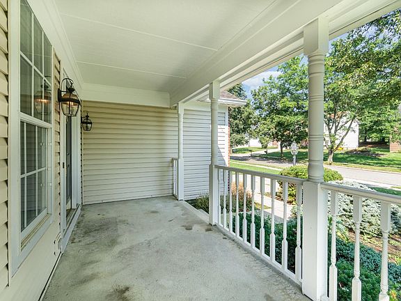 5th image of 10057 Fox Chase Dr