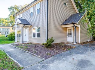 3 Ivy Glen Ct, Greensboro, NC 27406