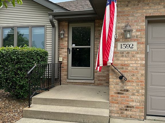 3rd image of 1592 Grand Prairie Dr