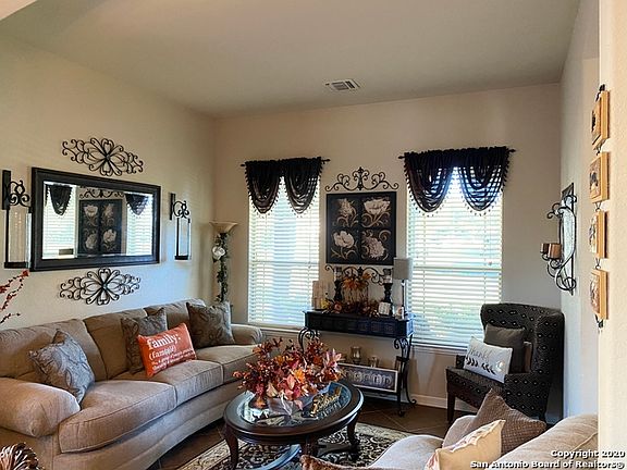 2nd image of 1313 Gwendolyn Way