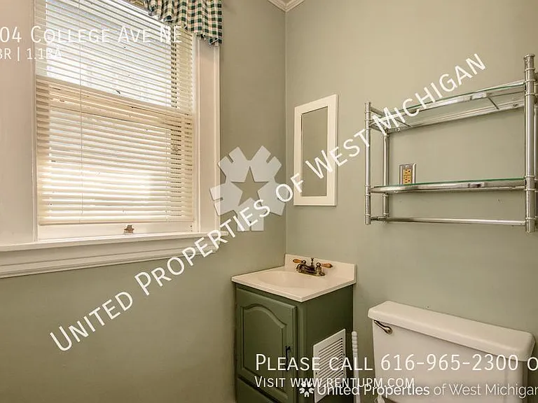 304 College Ave NE — Photo 21