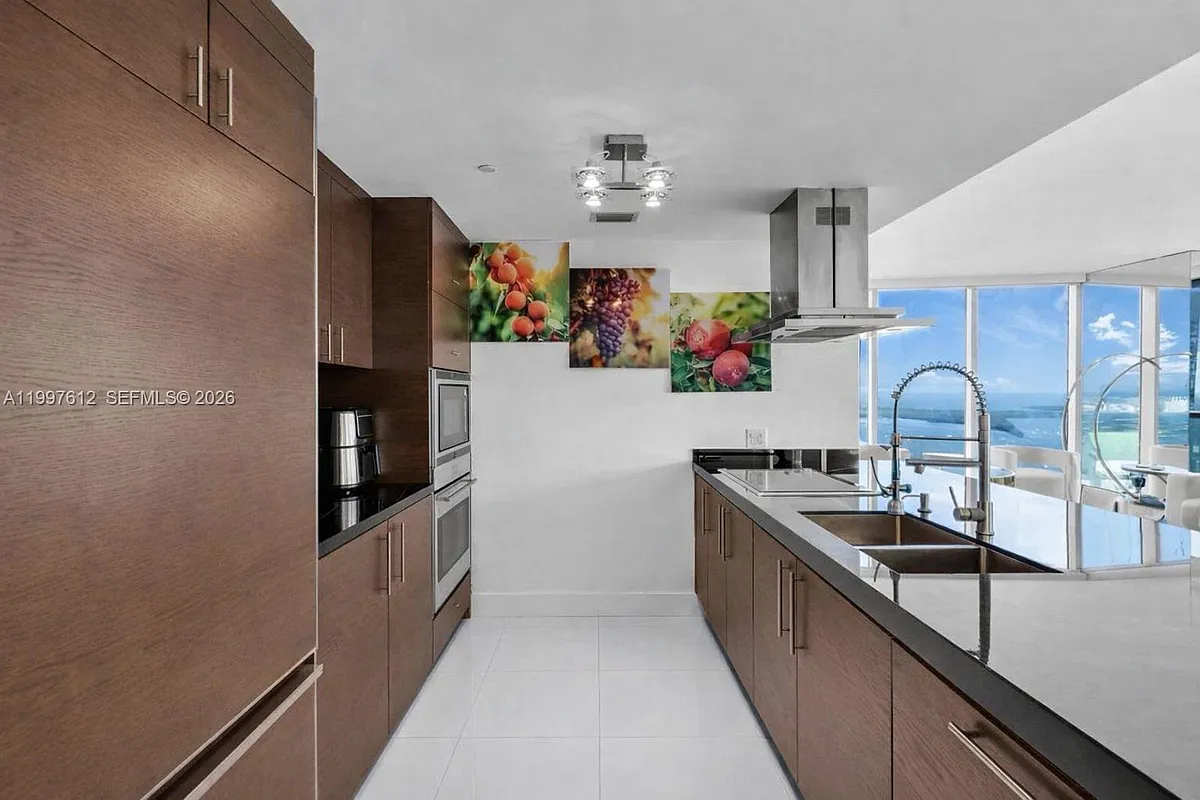 Building Photo - 495 Brickell Ave #5301