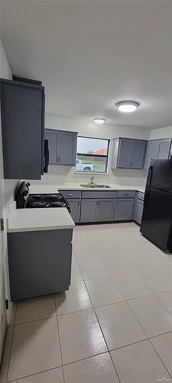 Building Photo - 303 S Ridge Ln #1