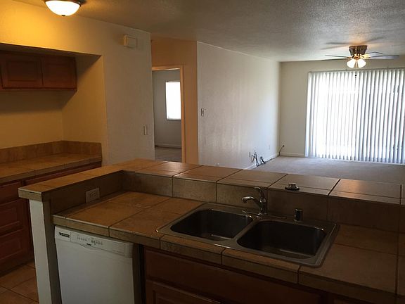 3rd image of 1015 Bradley Sq