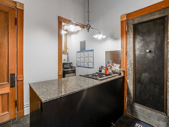 4th image of 84 Grove St APT 1