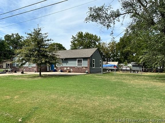 3rd image of 801 NE 10th St