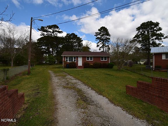 3rd image of 4 Elaine Ct