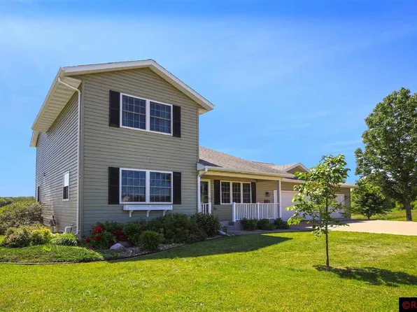 2404 6th St NE, Waseca, MN 56093