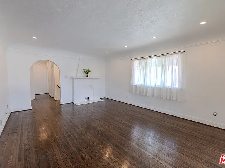 1067 S Sycamore Ave — Photo 5