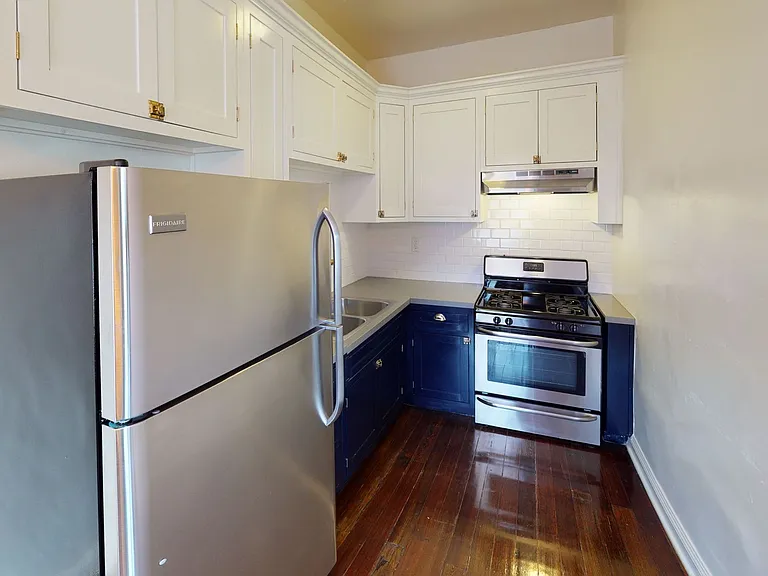 Ashmont Apartments...Art Deco Building...Newly Remodeled Apartments...CALL NOW! — Photo 9