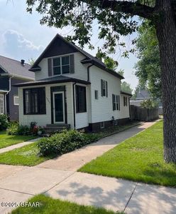 1002 Walnut St, Grand Forks, ND, 58201