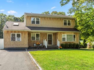 36 Garden Ct, Ronkonkoma, NY 11779
