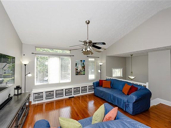 4th image of 1330 Taylor Oaks Dr