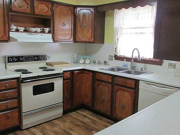 2nd image of 20570 Evon Ln