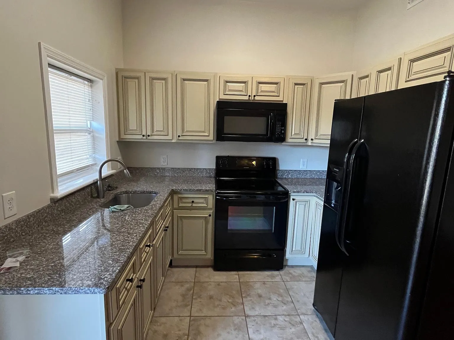 516 E Chestnut St — Photo 3