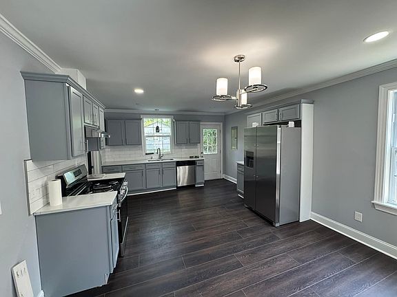 3rd image of 2017 Jones Cir #2017
