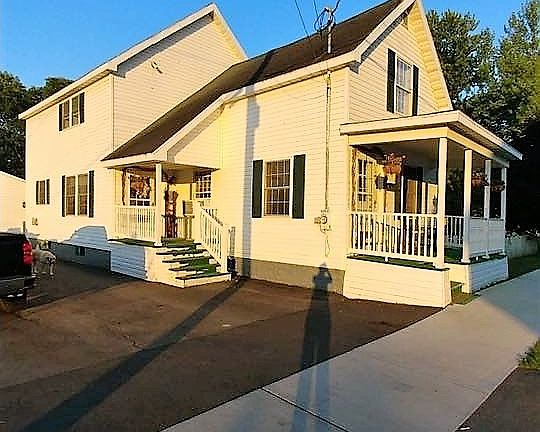 3rd image of 816 Paterson St