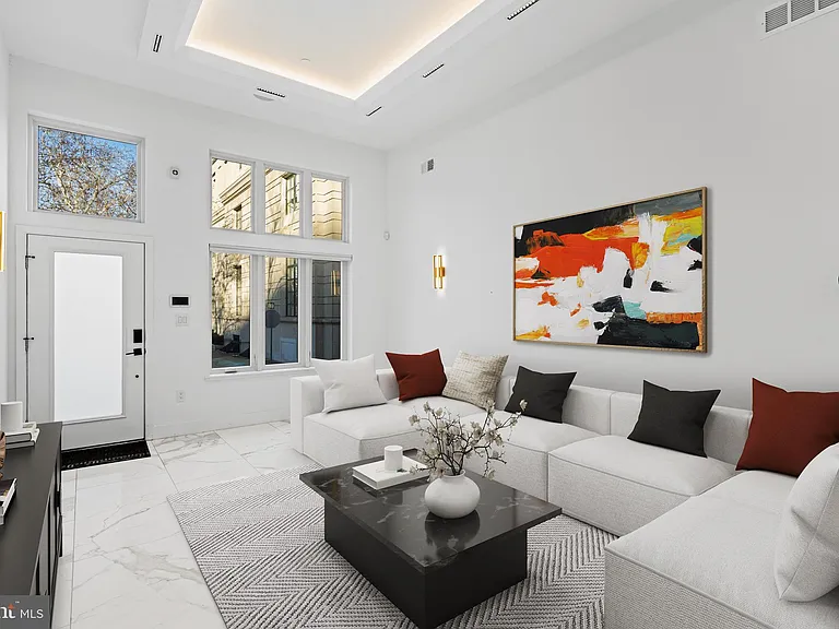 2130 Spring St — Photo 1