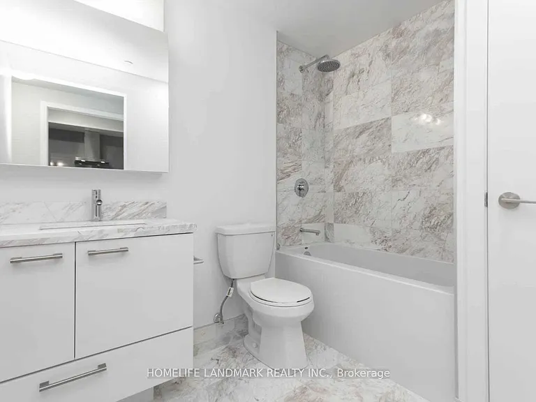 2221 Yonge St #2510 — Photo 15