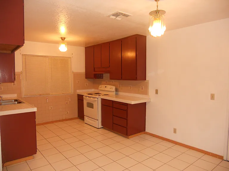 449 Aztec Ln — Photo 4